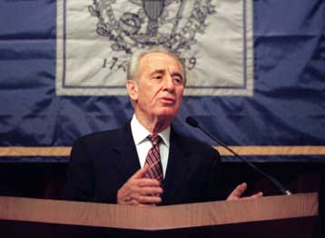 Πέρες και Αραφάτ ξεκίνησαν τις ειρηνευτικές συνομιλίες – Συγκρατημένη απαισιοδοξία και στις δύο πλευ