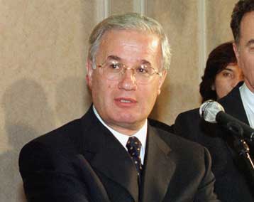 Τα Τίρανα δεν θέλουν να παίξουν πατερναλιστικό ρόλο στο Κόσοβο, δηλώνει ο Αλβανός ΥΠΕΞ