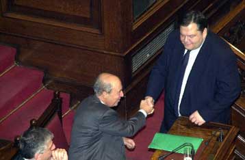 Την Τρίτη η συζήτηση Σημίτη – Βενιζέλου για το διάδοχο του Σγουρού