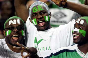 Νιγηριανός αστυνομικός πυροβολεί και σκοτώνει φίλαθλο πριν από το ματς Νιγηρία – Ζάμπια