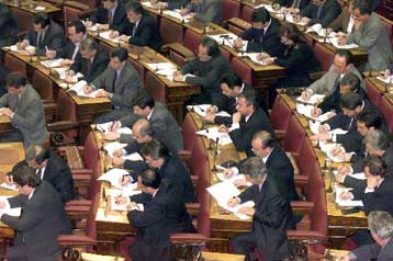 Την παραίτηση Τσοχατζόπουλου ζητούν 20 βουλευτές της ΝΔ για το «σύνδρομο των Βαλκανίων»