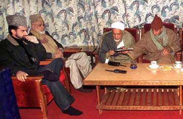 Πακιστάν και αυτονομιστές του Κασμίρ πιέζουν την Ινδία για διαπραγματεύσεις