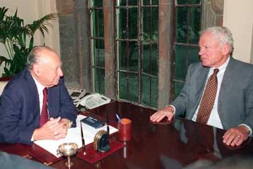 Αδιευκρίνιστες οι προθέσεις Ντενκτάς για τη συμμετοχή του στις συνομιλίες, εκτιμά ο Μόουζες