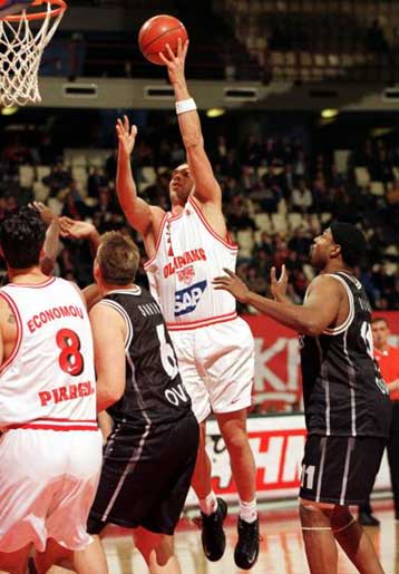 Ούτε προπόνηση δεν μπόρεσε να κάνει με την Οβαρένσε ο Ολυμπιακός στο τελικό 101-67