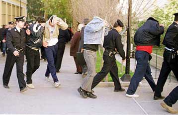 Στο αυτόφωρο οδηγούνται οι συλληφθέντες στα επεισόδια του ντέρμπι