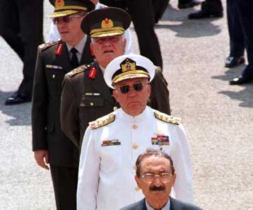 Λάδι στη φωτιά των σχέσεών της με την τουρκική κυβέρνηση ρίχνει η στρατιωτική ηγεσία της χώρας