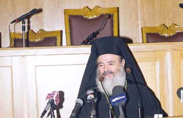 Τη Γιουγκοσλαβία επισκέπτεται ο Χριστόδουλος – Καταδικάζει τους «ροκ μοναχούς» η ΔΙΣ