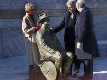 Διπλά τα αποκαλυπτήρια του αγάλματος του Ρούσβελτ
