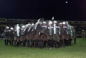 Στο Κοινοβούλιο η… συνέχεια του ντέρμπι ΑΕΚ – Ολυμπιακός