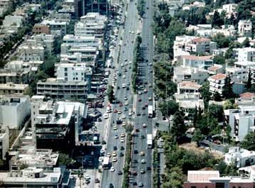 Την τοποθέτηση περισσότερων «έξυπνων» φαναριών για τα λεωφορεία μελετά το ΥΠΕΧΩΔΕ