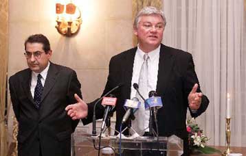 Σε καλό δρόμο η υλοποίηση του Συμφώνου Σταθερότητας, διαπιστώνει ο Μπόντο Χόμπαχ