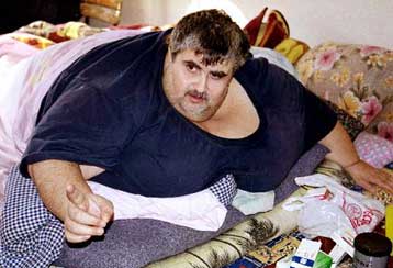 Βοηθήστε με να αδυνατίσω, εκλιπαρεί τους συμπολίτες του ένας Τούρκος που ζυγίζει 300 κιλά