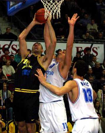 Πέρασε και από την Κροατία η ΑΕΚ επικρατώντας της Τσιμπόνα με 81-72 για τη Euroleague