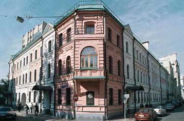 Την αγορά του 25% του καναλιού του Γκουζίνσκι αποφασίζει ο ιδιοκτήτης του CNN