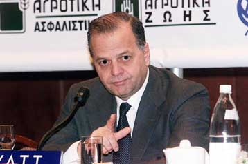 Πενήντα λαμόγια με εκμεταλλεύονται, λέει ο Ευάγγελος Μυτιληναίος, που πήρε το μέρος του Β.Μητρόπουλο