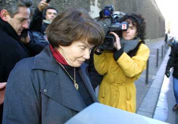 Η Ντανιέλ Μιτεράν θα πληρώσει, τελικά, την εγγύηση για την αποφυλάκιση του γιου της