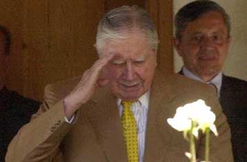 Προσήλθε τελικά στο νοσοκομείο ο Πινοσέτ για τις ιατρικές εξετάσεις