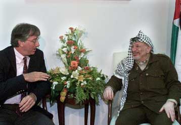 Ειρηνοποιοί μετ εμποδίων και από… απόσταση οι ΗΠΑ – Δεν μεταβαίνει τελικά στη Μ.Ανατολή ο Ντένις