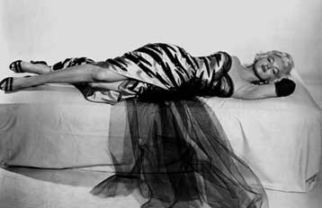 Eίκοσι τέσσερις καλλιτέχνες αναζητούν τον ήρωά τους από την Τετάρτη στο Πάρκο Ελευθερίας