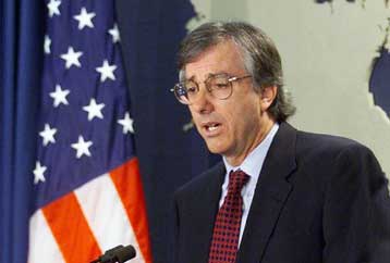 Εικοσιτετράωρη αναβολή της επίσκεψης Ντένις Ρος στη Μέση Ανατολή