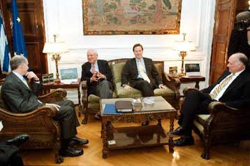 Επαφές του υπουργού Εξωτερικών με τους Αμερικανούς απεσταλμένους για το Κυπριακό