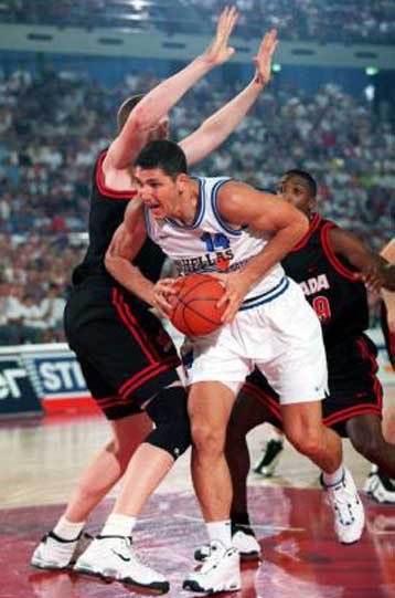 Αποκλεισμός ενός χρόνου με αναστολή στο Ρεντζιά από την ΕΟΚ