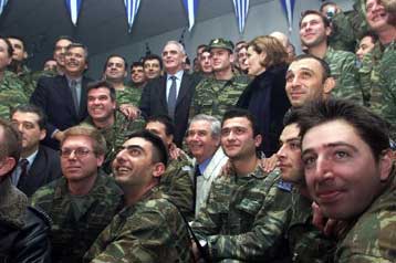 O φόβος του απεμπλουτισμένου ουρανίου «στοιχειώνει» τους Έλληνες ειρηνευτές –  Δεν πάμε, δηλώνουν