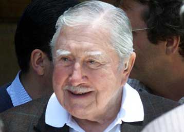 Δέχεται τελικά να υποβληθεί σε ιατρικές εξετάσεις και σε ανάκριση ο Πινοσέτ