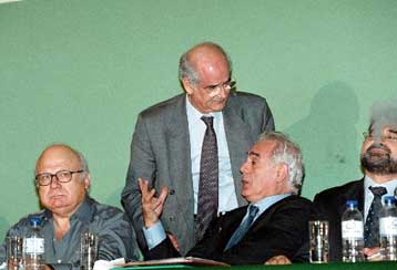 Έκτακτη σύγκληση την Τετάρτη της Επιτροπής Εξωτερικών και Αμυνας της Βουλής για το «σύνδρομο των Βαλ