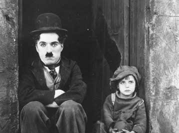 Η Ορχήστρα των Χρωμάτων θυμάται τον Τσάρλι Τσάπλιν