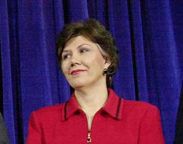 Αδιάφορος ο Μπους για τις κατηγορίες εναντίον της νέας υπουργού Εργασίας των ΗΠΑ