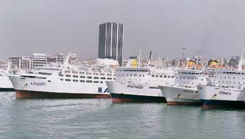 Ήρθη το απαγορευτικό για τα πλοία από το λιμάνι του Πειραιά