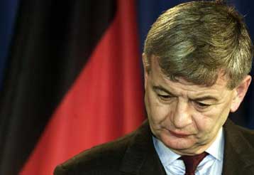 Το «αμαρτωλό» παρελθόν του πληρώνει ο Γιόσκα Φίσερ