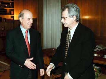 Συγχαρητήρια Σημίτη σε Έλληνα καθηγητή της Γενετικής Μηχανικής