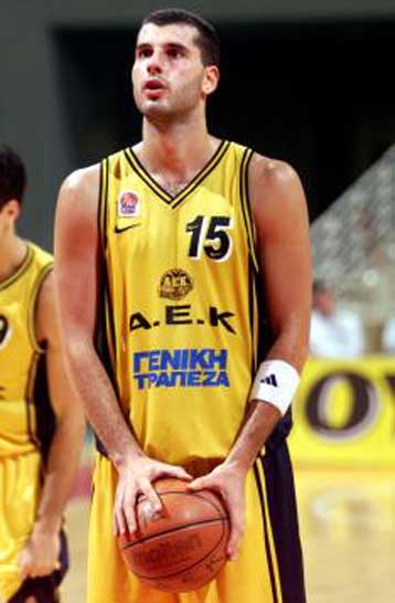 Γλιτώνει τα χειρότερα ο Κακιούζης και πιθανότατα θα είναι τελικά έτοιμος σε 20 ημέρες