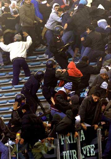 Οι εκπλήξεις έφεραν και σοβαρά επεισόδια στο campionato – Έντονος ο προβληματισμός στην Ιταλία για τ