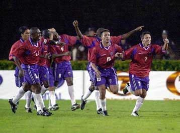 Πιο κοντά στο Μουντιάλ του 2002 η Κόστα Ρίκα, νίκησε 5-2 τη Γουατεμάλα σε αγώνα μπαράζ