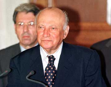 Συνεχίζονται οι προσπάθειες για τη λύση του Κυπριακού, διαβεβαιώνει ο Κληρίδης