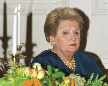 Η Μάντλιν Ολμπράιτ αυτοβιογραφείται