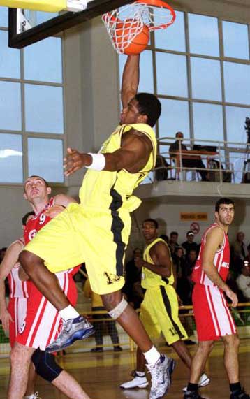 Ο Νικολαΐδης έσβησε τον Ρέσπερτ και το Μαρούσι νίκησε 95-85 τη Νήαρ Ηστ