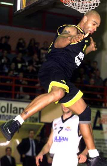 Για τρίτη φορά οι… δάφνες στον Μίσσα, 84-77 τον Ηρακλή