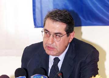 Ο Σημίτης κρατάει γερά – Καθαρές λύσεις, η απάντησή του σε όσους ζητούν διαρχία