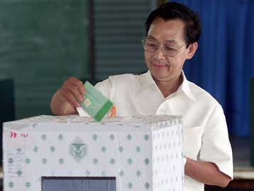 Σε ήρεμο κλίμα και με μεγάλη συμμετοχή διεξάγονται οι βουλευτικές εκλογές στην Ταϊλάνδη