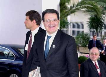 Ευοίωνες προβλέψεις Πρόντι για την ελληνική οικονομία – Αμφίσημες δηλώσεις για την ένταξη της Κύπρου