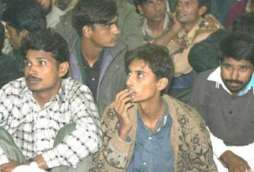 Είκοσι λαθρομετανάστες που ζούσαν κάτω από άθλιες συνθήκες εντόπισε η αστυνομία στην Κορινθία