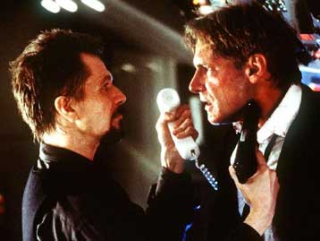 Στην ταινία The Contender το βραβείο Αλαν Πάκουλα