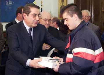 Αλλοδαπούς αριστούχους μαθητές βράβευσε ο υπουργός Μακεδονίας – Θράκης