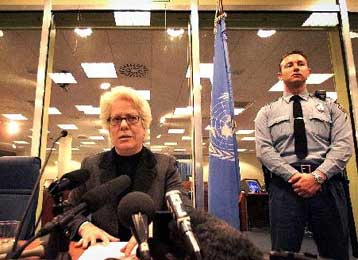 Απορρίπτει το ICTY δίκη του Μιλόσεβιτς στη Γιουγκοσλαβία - Συμφωνεί η Ολμπράιτ
