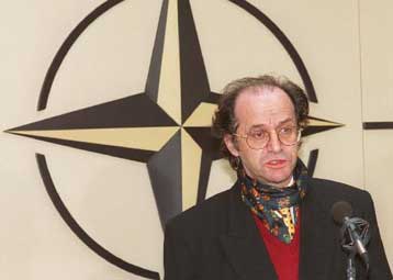 Προπαγάνδα εναντίον της επέμβασης του ΝΑΤΟ στο Κόσοβο τα περί ουρανίου, δηλώνει ο Ρουγκόβα