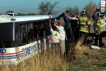 Τουλάχιστον τρεις νεκροί από ανατροπή τουριστικού λεωφορείου στην Πορτογαλία